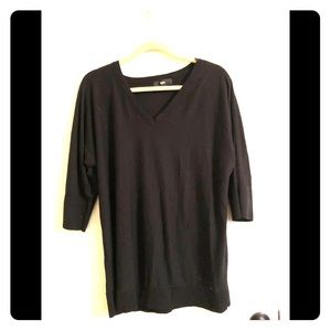 V-Neck 3/4 sleeve black sweater